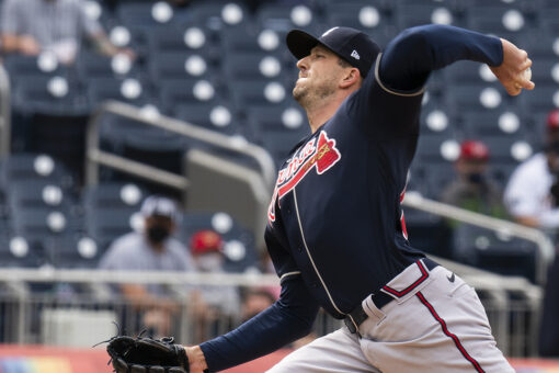 Freeman sits; Smyly, Braves get 1st sweep of Nats since 2014