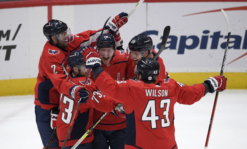 Capitals beat Flyers in overtime, Penguins win East Division
