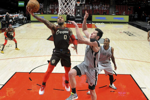 Lillard scores 30, Trail Blazers rout Spurs 124-102