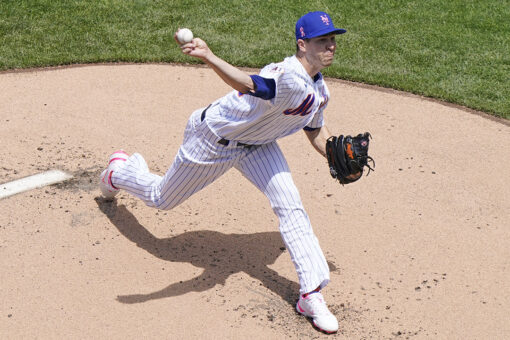 Mets’ deGrom exits early in return from right lat issue