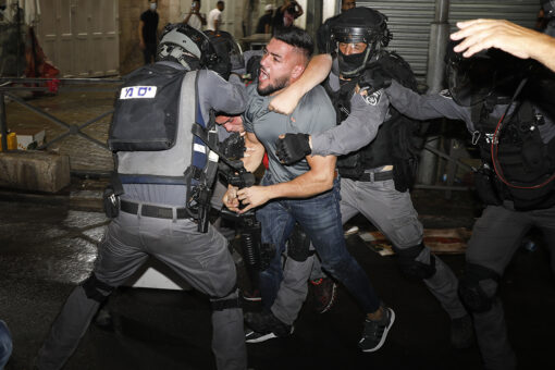 Israeli police, Palestinians clash at Jerusalem holy site