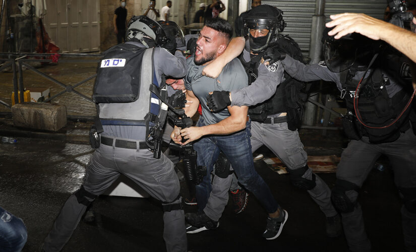 Israeli police, Palestinians clash at Jerusalem holy site