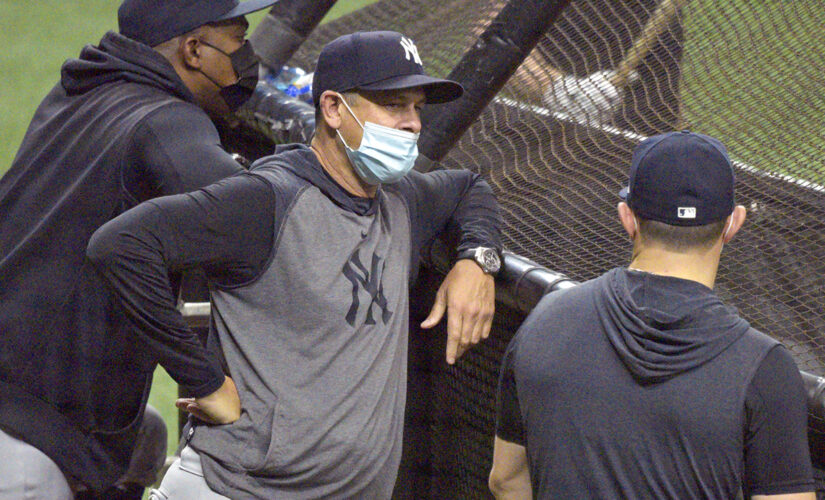 Yankees staffer tests positive for COVID; Hicks goes on IL
