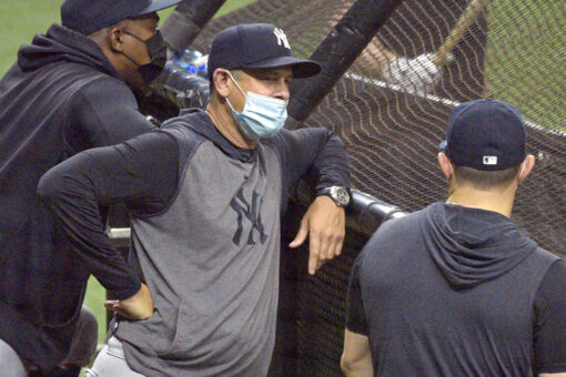 Yankees staffer tests positive for COVID; Hicks goes on IL