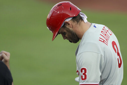 Phillies star Harper exits with sore shoulder, Jays win 4-0