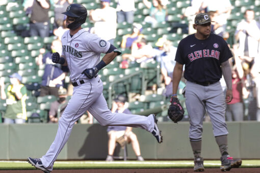 Haniger, Moore homer, Mariners beat Indians 7-3
