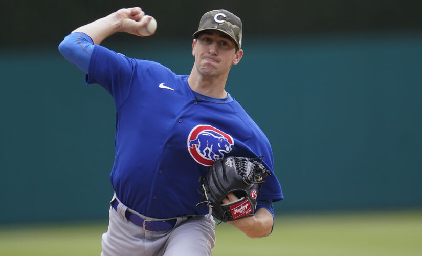Hendricks takes shutout into 9th, Cubs beat Tigers 5-1