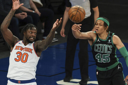 Randle, Knicks beat Celtics to clinch No. 4 seed in East