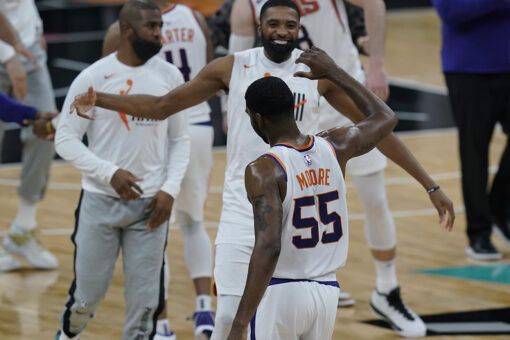 Moore, short-handed Suns hold off Spurs 123-121