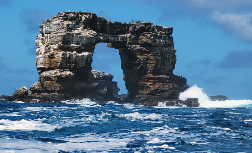 Darwin’s Arch in Galapagos loses its top due to erosion