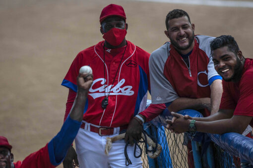 US grants Cuban baseball players visas days before tourney