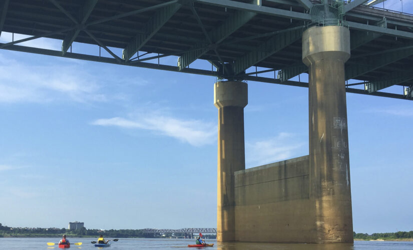 Kayaker’s photos show crack in closed I-40 bridge in 2016