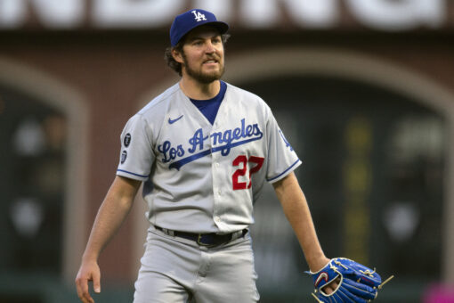 Bauer K’s 11, Dodgers beat Giants for fifth straight win