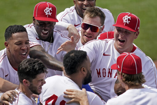Santana’s 2-run homer in 9th lifts Royals over Tigers 3-2