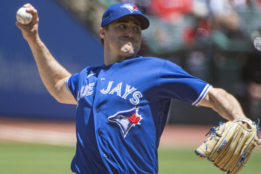 Hernández, Tellez HR, Jays beat Indians 4-1 in opener