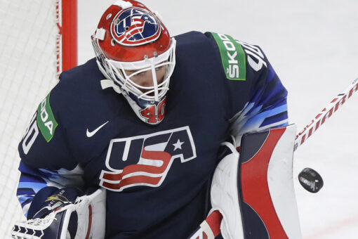 US beats Germany 2-0 for 5th straight win at worlds