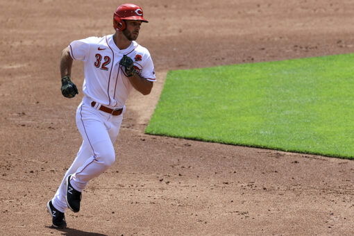Schrock 3 extra-base hits, leads Miley, Reds over Phils 11-1