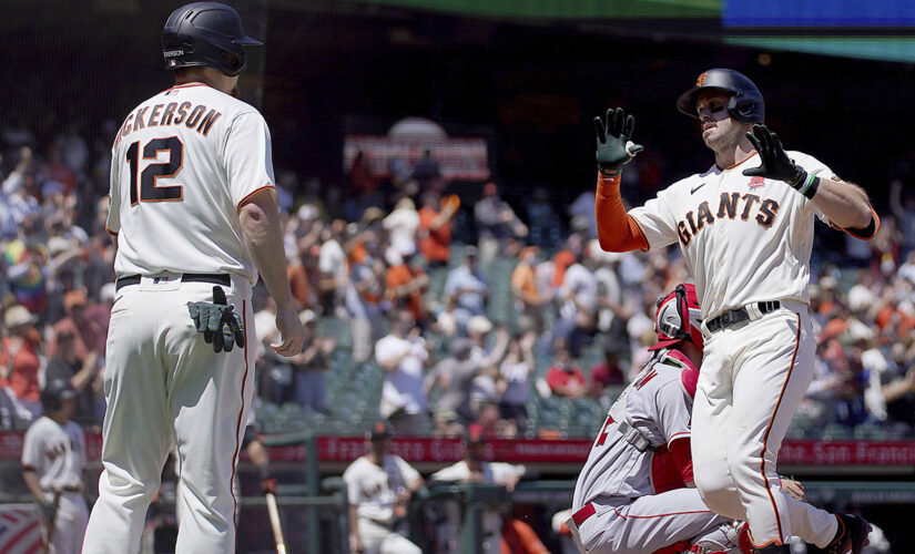 Giants hit 3 more homers to back Cueto, beat Angels 6-1