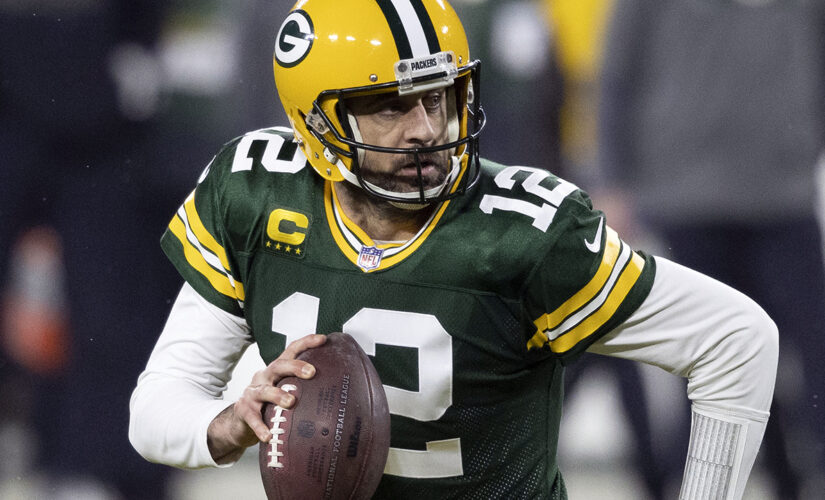 Aaron Rodgers recruiting ‘several different players’ to join him on new team, NFL insider says