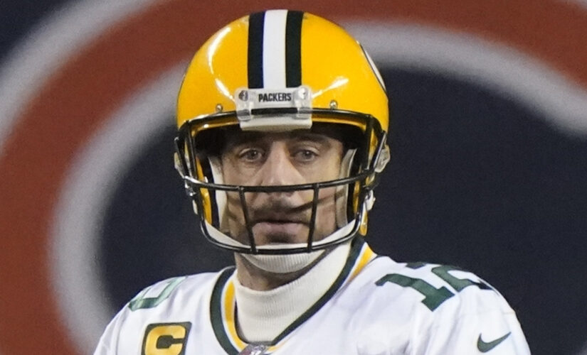 Broncos will pursue Aaron Rodgers if he becomes available: report