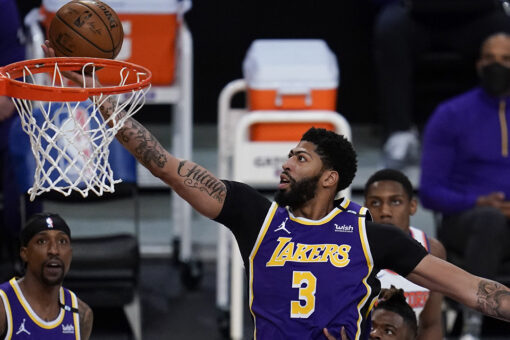 Lakers’ Anthony Davis taunts Knicks superfan Spike Lee after overtime victory