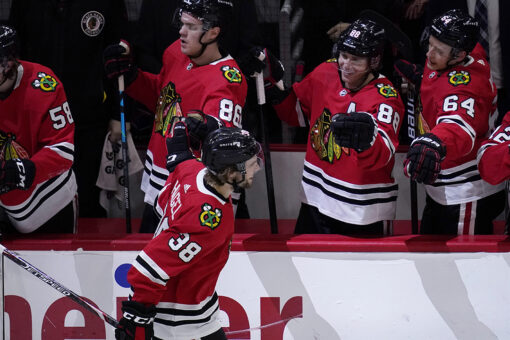 Blackhawks beat Stars 4-2 in fans’ return to United Center