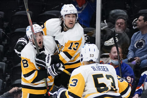 Tanev scores late, Penguins beat Islanders 5-4 in Game 3