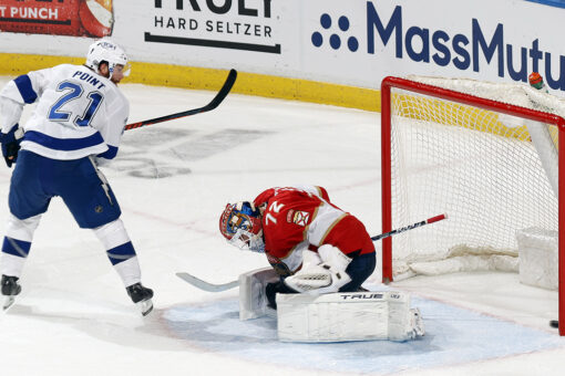 Point scores 2 in 3rd to lift Lightning over Panthers 5-4