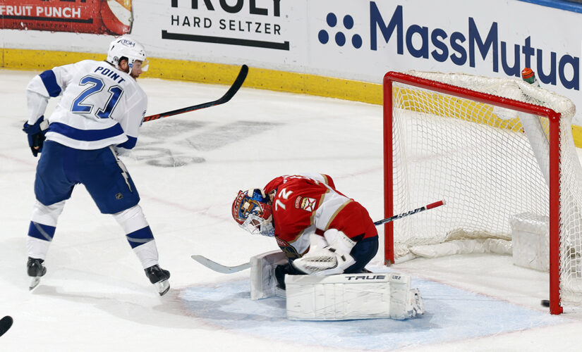 Point scores 2 in 3rd to lift Lightning over Panthers 5-4