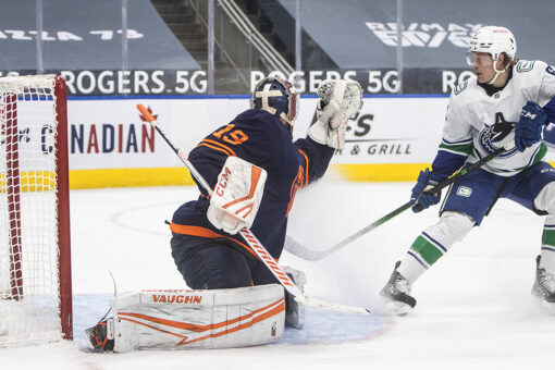 Highmore scores twice in 3rd, Canucks beat Oilers 4-1