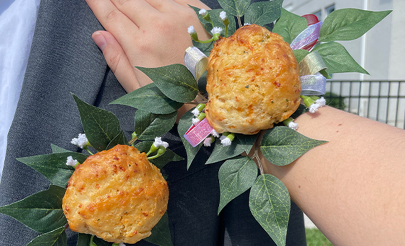 Red Lobster shares biscuit corsage, boutonniere video for prom-goers