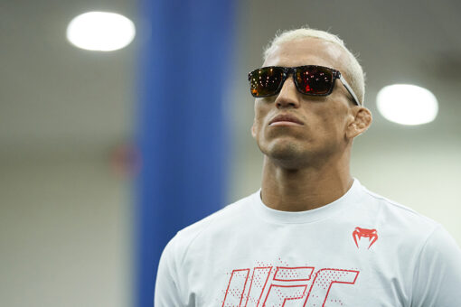 Charles Oliveira wins UFC lightweight title with TKO over Michael Chandler