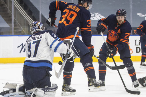 Helleybuyck makes 32 saves, Jets beat Oilers 4-1 in Game 1