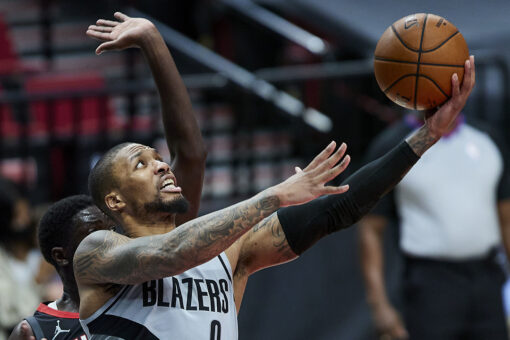Lillard, Blazers score 50 in first, blast Rockets 140-129