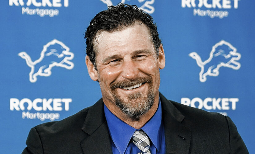 Lions’ Dan Campbell willing to lose arm if it means hoisting Super Bowl trophy