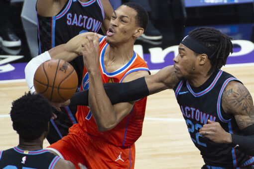 Kings complete sweep of Thunder, still hope for playoffs