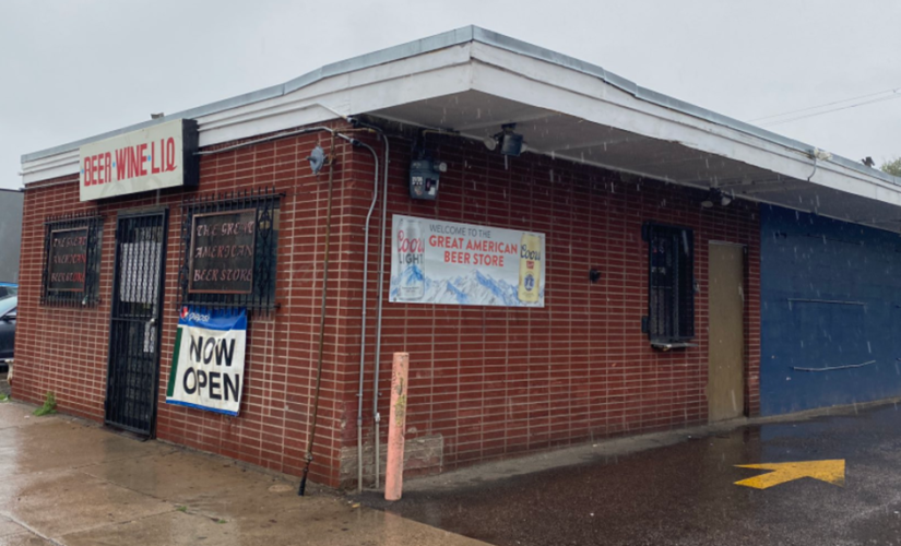 Denver man confronts beer drive-thru clerk with assault rifle