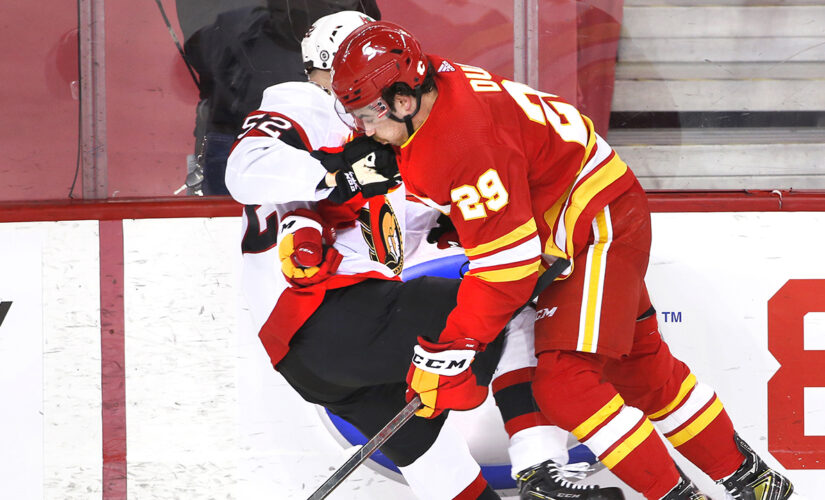 Gaudreau, Tkachuk help Flames top Sens, stay in playoff race