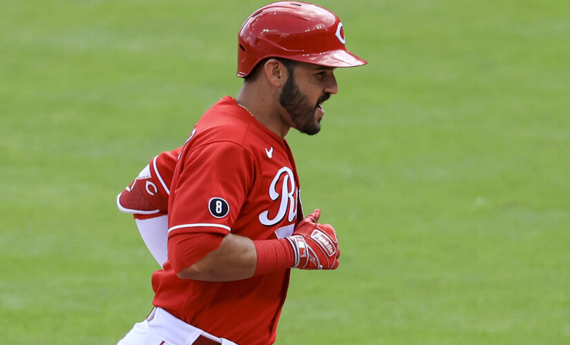 Suarez homers in leadoff debut, Reds down Nationals 2-1