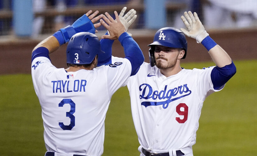 Lux’s 3-run homer in 8th rallies Dodgers past Mariners 6-4