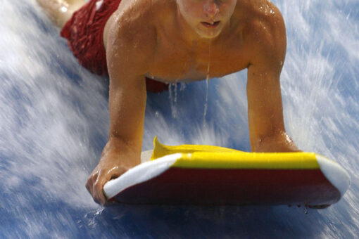 Brawl breaks out Ohio water park after guest attempts to cut surf ride line: report