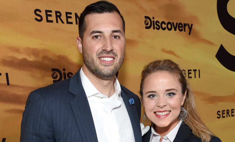 Jinger Vuolo recalls losing her grandmother, enduring a painful miscarriage: ‘God carries me through’