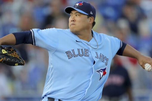 Ryu pitches 7 masterful innings, Blue Jays beat Red Sox 8-0