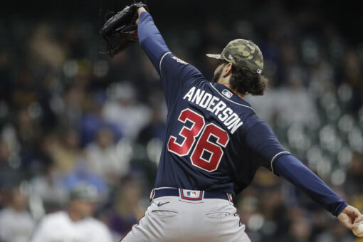 Anderson takes no-hit bid into 7th, Braves beat Brewers 5-1