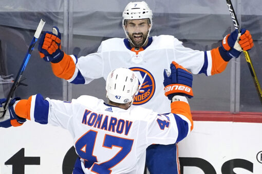 Islanders stun Pens 3-2 in double OT, take 3-2 series lead