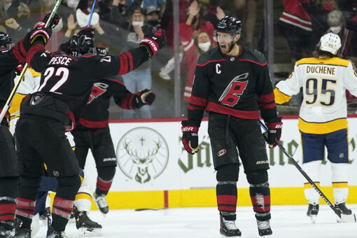 Staal, Niederreiter lift Hurricanes past Predators 5-2