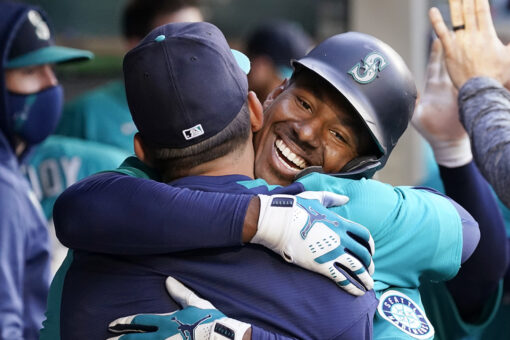 Lewis homers, M’s hand Rangers 10th straight road loss 3-2