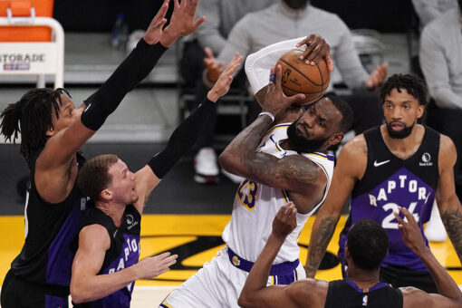 Lowry leads depleted Raptors past Lakers; LeBron exits early