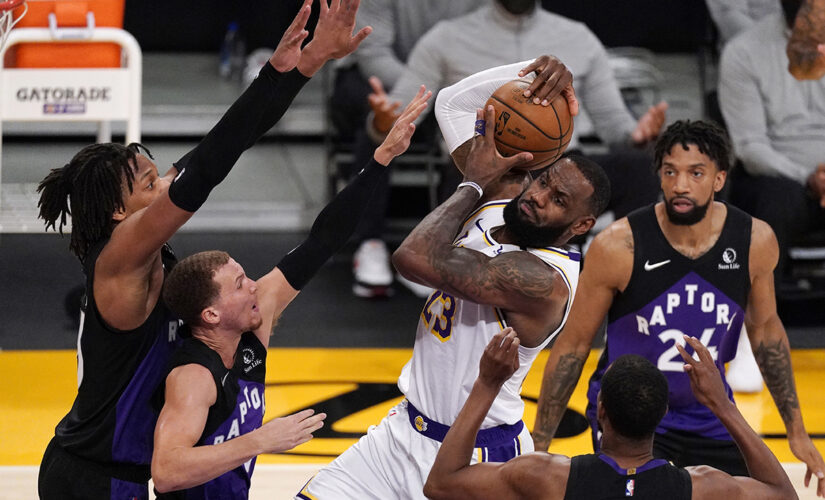 Lowry leads depleted Raptors past Lakers; LeBron exits early
