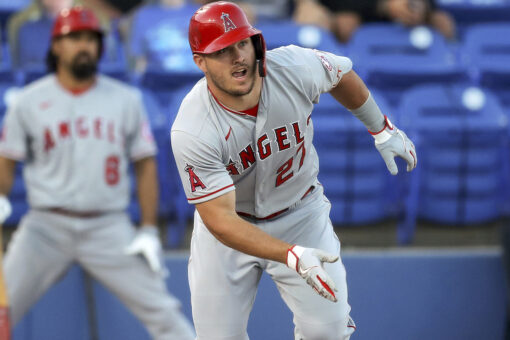 Angels star Mike Trout out 6 to 8 weeks due to calf strain